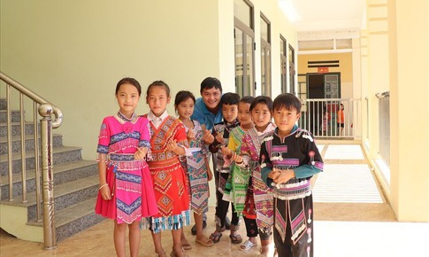 C&#226;u lạc bộ &#39;An to&#224;n mạng&#39; cho học sinh tiểu học ở Y&#234;n B&#225;i: Trang bị l&#225; chắn số cho trẻ em v&#249;ng cao