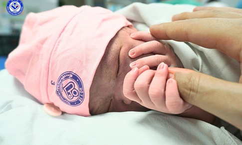 ‘Công dân nhí' đầu tiên chào đời năm 2026 của thủ đô Hà Nội