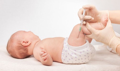 Mỹ cắt giảm số lượng vaccine được khuyến nghị cho trẻ em từ 17 xuống còn 11 loại