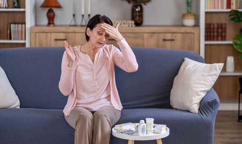 NHS cảnh báo về thuốc giảm triệu chứng mãn kinh: 12 nhóm người cần hỏi bác sĩ trước khi dùng