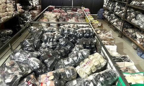Kiểm tra đột xuất phát hiện hơn 21.300 đôi giày, dép không rõ nguồn gốc