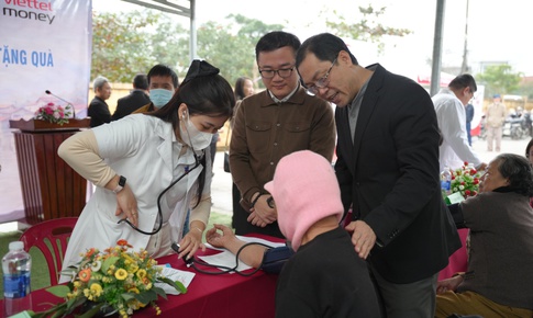 Khám bệnh, cấp phát thuốc miễn phí cho 300 người dân TP Huế