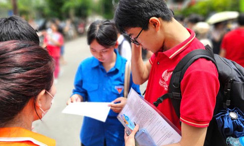 Trước áp lực tuyển sinh lớp 10, phụ huynh đồng hành cùng con thế nào?