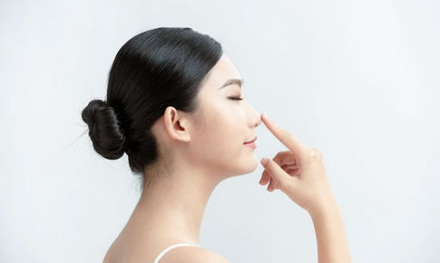 Giải pháp cho người sống mũi thấp: Vì sao Heli Lens trở thành lựa chọn thay thế cho kính gọng?