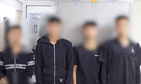 Bắt 4 thanh thiếu niên tấn công, cướp tài sản của người nước ngoài