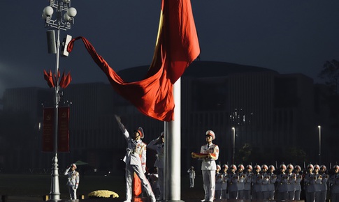 Thiêng liêng Lễ Thượng cờ Lăng Bác trong những ngày cả nước hướng về Đại hội XIV