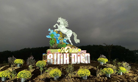 Ngắm linh vật chào Xuân Bính Ngọ 2026 vừa trình làng tại đồi Chuông Gió