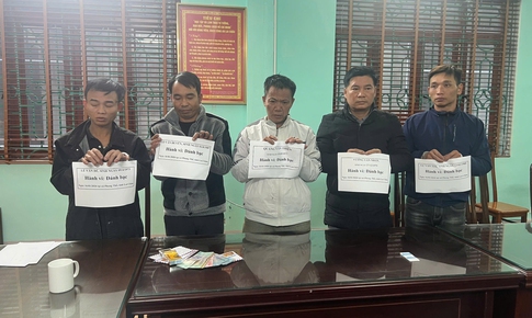 Từ lời rủ đánh bài 'ăn sáng', 5 người đối mặt với án tù