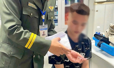 Từ điểm bất thường của hành khách khi làm thủ tục sân bay, lực lượng chức năng phát hiện tàng trữ ma túy