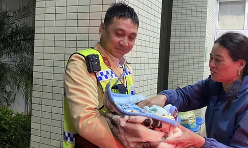 Người đàn ông kể chuyện làm 'hộ sinh' bất đắc dĩ, cùng cảnh sát giao thông đỡ đẻ cho vợ trên ô tô