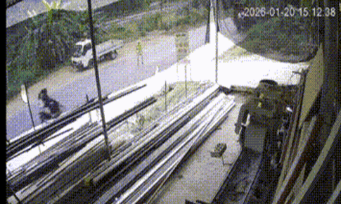 Xe máy chở 3 người tông Thượng úy cảnh sát giao thông bị thương nặng