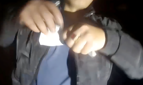 CSGT lập biên bản, khống chế thanh niên xé phiếu đo nồng độ cồn