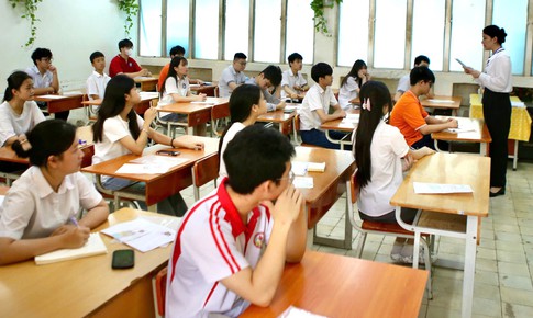 Sĩ tử lo lắng vì chưa biết môn thi thứ ba: Đây là những lời khuyên từ thầy cô