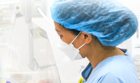 Giành giật sự sống cho bé sơ sinh nặng 500 gram tại Nghệ An