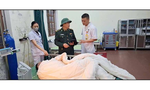 Cứu hộ kịp thời hai ngư dân trôi dạt trên biển Cửa Lò