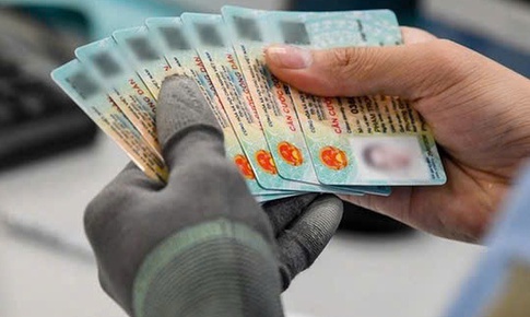 Đổi căn cước công dân nhưng không nộp lại thẻ cũ có bị phạt tiền?