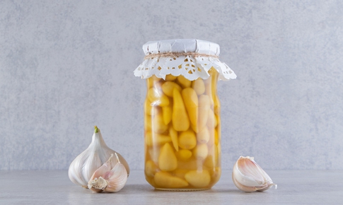 Uống tỏi ngâm mật ong vào lúc nào là tốt nhất cho huyết áp và mỡ máu?