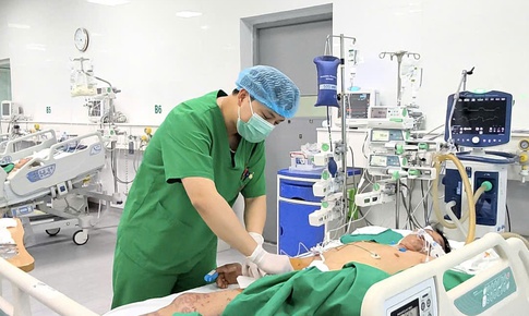 Người đàn ông khó thở, tím tái sau 2 ngày ăn cỗ