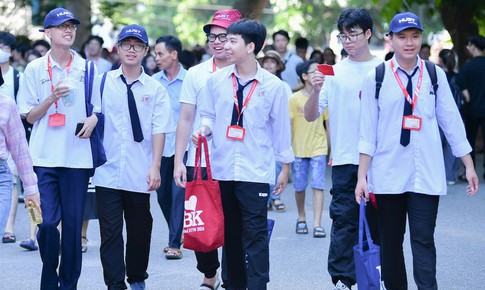 Loạt trường đại học 'mạnh tay' lì xì cho sinh viên dịp Tết Bính Ngọ