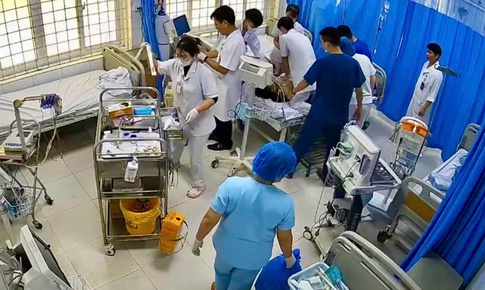 Căng thẳng 50 phút ép tim cứu sống nam sinh viên 22 tuổi ngã gục trên giảng đường