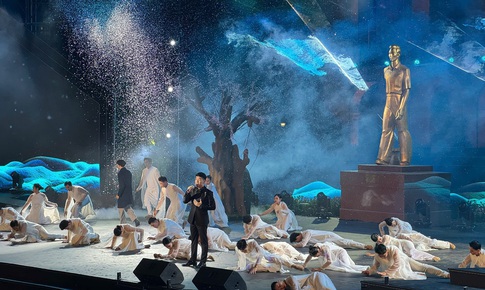 Cầu truyền hình 'Hai tay xây dựng một sơn hà': Phát triển đất nước trong kỷ nguyên mới