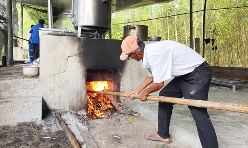 Về đất Quảng xem nấu đường thủ công, nhớ vị Tết xưa