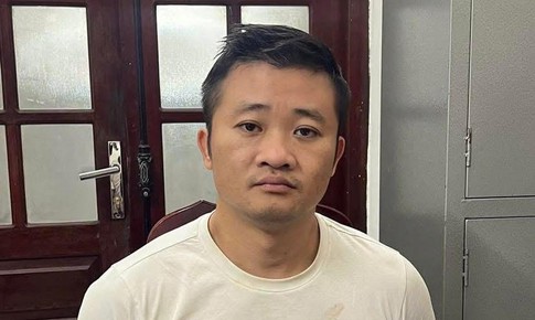 Bắt Nguyễn Ngọc Hoàng vì dùng xi lanh chứa axit phun vào mặt   cụ ông U80