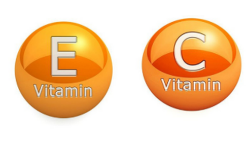 Vitamin C hay vitamin E: Loại nào tốt hơn cho da và cách dùng đúng để trẻ hóa làn da?