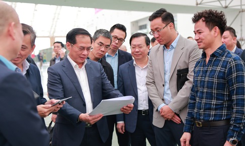 Phó Thủ tướng Bùi Thanh Sơn kiểm tra tình hình triển khai Hội chợ Mùa Xuân 2026