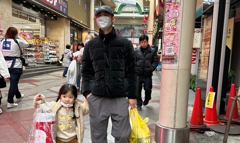 Tết của người Việt nơi xứ người: Mâm cơm thiếu đủ thứ, chỉ đầy ắp nhớ thương