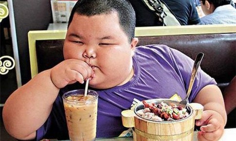 Cách kiểm soát cân nặng cho trẻ thừa cân, béo phì trong dịp Tết