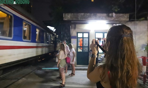 Hà Nội đề xuất dừng chạy tàu qua phố cà phê đường tàu