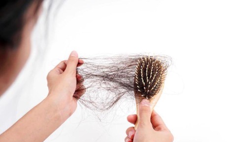 Thiếu vitamin biểu hiện trên da mặt và tóc, dấu hiệu sớm nhiều người thường bỏ qua