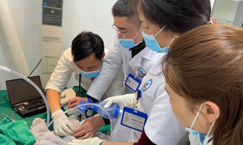 Cấp cứu kịp thời, chuyển tuyến an toàn ca sinh non 28 tuần nặng 900 gram