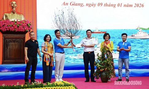 Ấm áp tình đất liền với quân dân vùng biển đảo Tây Nam