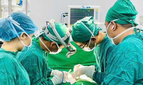 Phát hiện kịp thời bé sơ sinh nặng 1,3 kg bị teo thực quản phức tạp