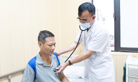 Bác sĩ hiến máu tại chỗ, cứu bệnh nhân xuất huyết tiêu hóa nguy kịch