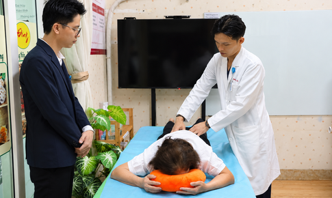 Bác sĩ Phòng khám Hoa Sen TPHCM: Kết hợp Đông - Tây y phải từ chẩn đoán