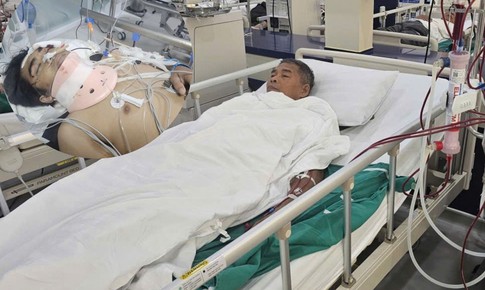 Xót xa gia cảnh người cha suy thận giai đoạn cuối, vợ vừa mất, con trai nguy kịch vì tai nạn lao động