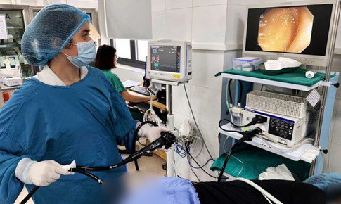 Phát hiện sán dây bò dài 70cm 'trú' trong đại tràng khi nội soi khám sức khoẻ