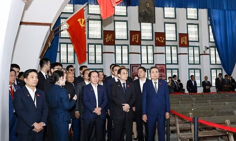 Chủ tịch Quốc hội Trần Thanh Mẫn thăm di tích lịch sử cách mạng tại tỉnh Thiểm Tây của Trung Quốc