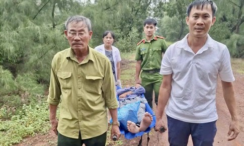 Nhặt cá nóc chết bên bờ biển nướng ăn, người đàn ông nhập viện