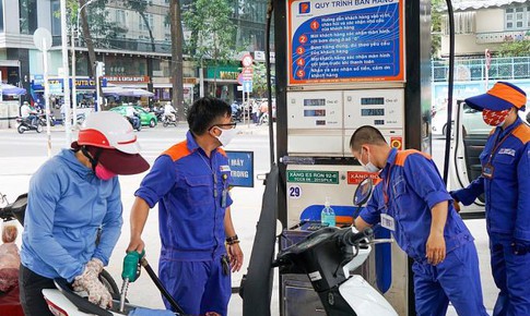 Đề xuất doanh nghiệp xăng dầu phải công bố giá mới ít nhất trước 30 phút