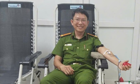 Trung tá công an vượt 40 km hiến máu AB cứu bé gái qua cơn nguy kịch