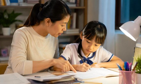 Áp lực học tập và bài toán cân bằng thể chất, tinh thần cho con trẻ