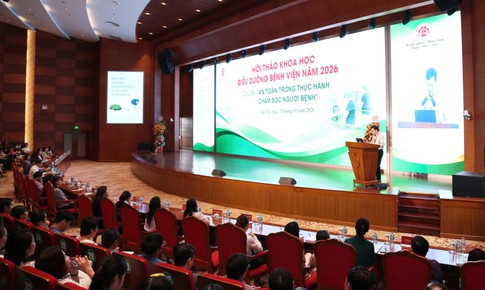 Điều dưỡng luôn 'kề vai sát cánh', đồng hành cùng sự sống của người bệnh