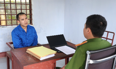 Bắt kẻ bịt mặt, cầm súng xông vào phòng bắn đồng nghiệp