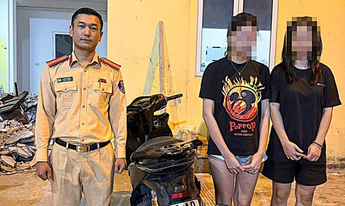 Mượn xe SH lạng lách trên phố Hà Nội, cô gái bị phạt hơn 22 triệu