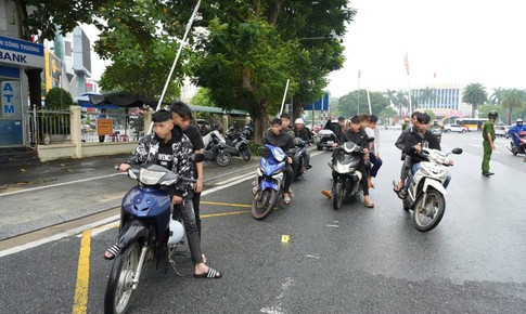 Nhóm thanh thiếu niên ở Huế mang hung khí, gây rối trật tự công cộng