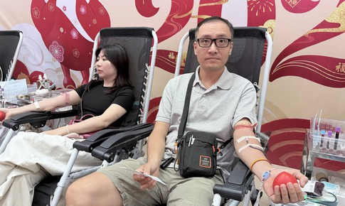 Những mái tóc trao đi, những giọt máu sẻ chia vì người bệnh